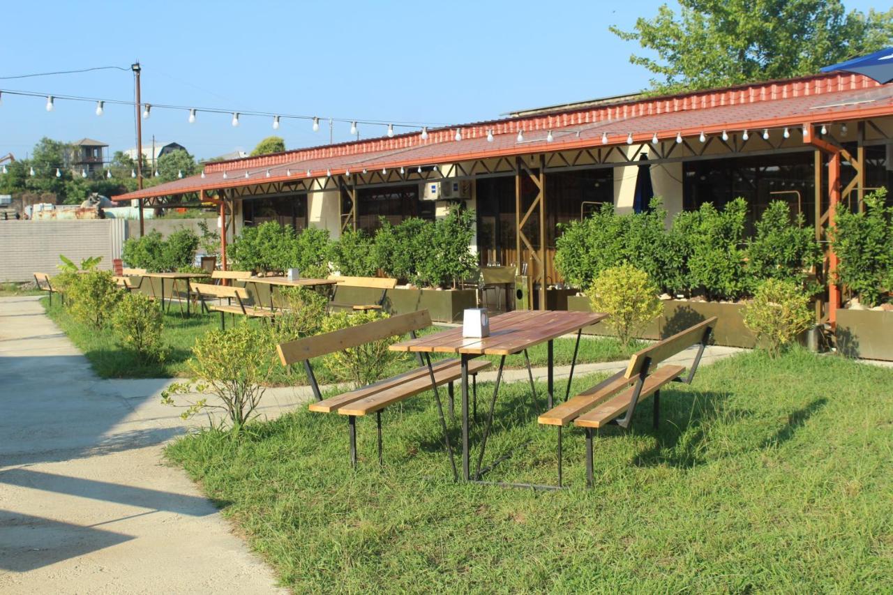 Hikers Hotel And Bar 茨卡尔图博 外观 照片